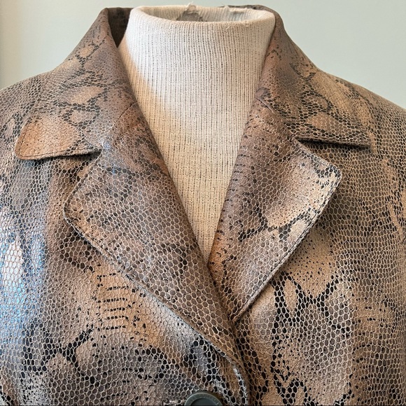 Vintage Adler Reptile Print Genuine Leather Olive Button Front Coat Size Medium - Picture 6 of 11